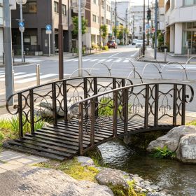 Brown 6' Metal Arch Garden Bridge with Safety Side Rails Vine Motifs 660 Lbs Capacity for Backyard Creek Stream Pond Easy Assembly